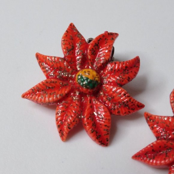 Vintage Red Poinsettia Flower Celluloid Clip On Earrings - Picture 6 of 16